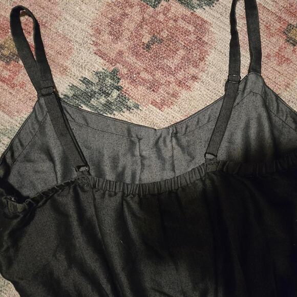 Super cute 2b Bebe black (faux denim wash look) romper - Picture 3 of 5